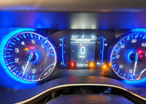 2020 Chrysler Voyager L z USA, uszkodzony, nr VIN 2C4RC1AG2LR121039